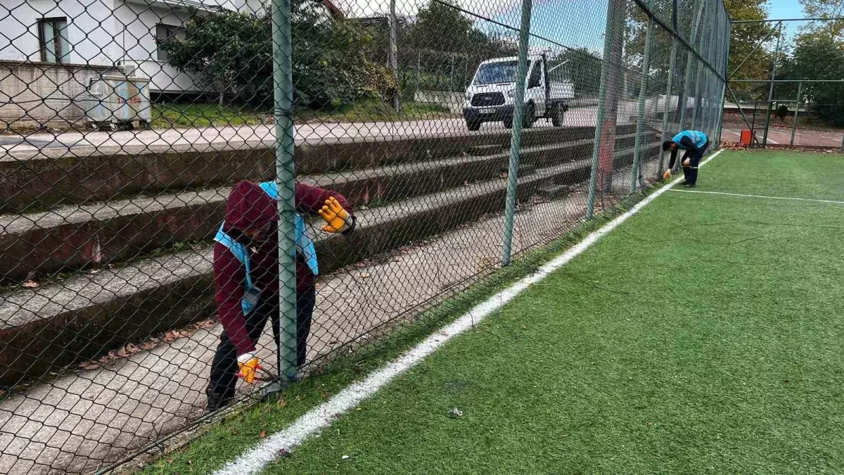 Başiskele’de Spor Sahalarının Bakım ve Onarım Çalışmaları Sürüyor