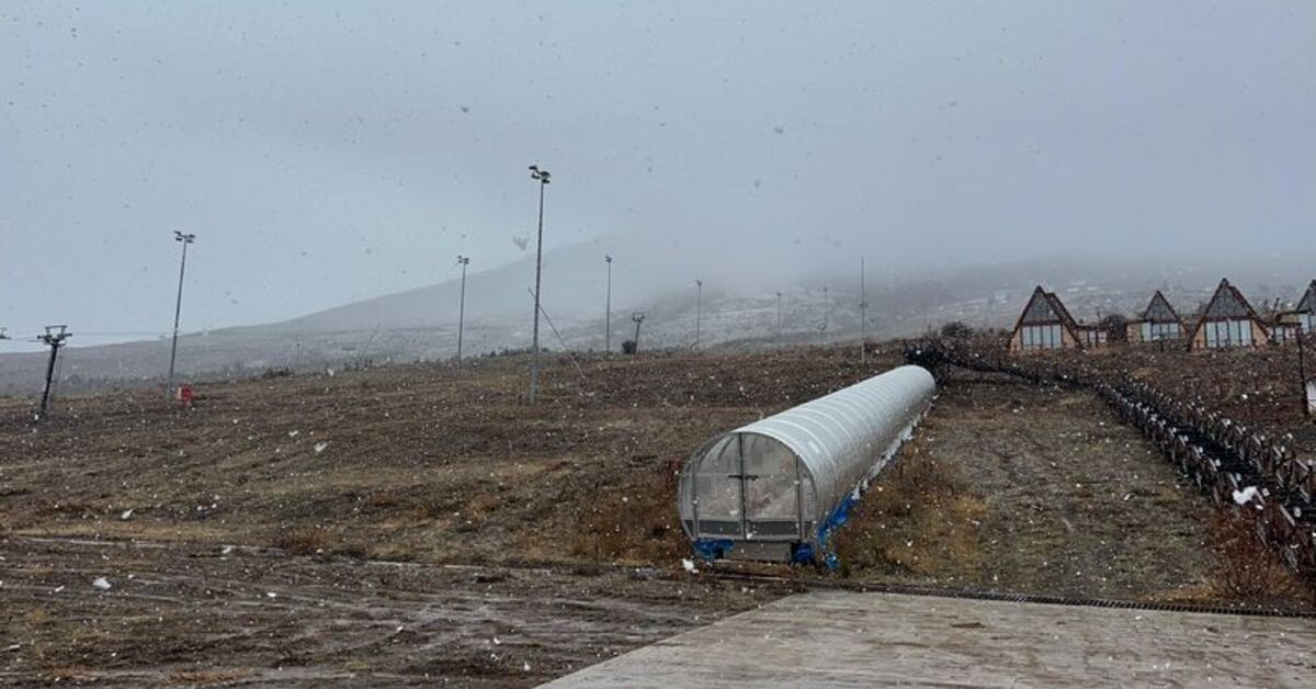 Sivas’ın yüksek kesimlerinde yağmur, yerini kar yağışına bıraktı