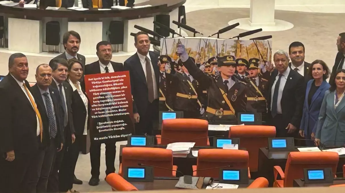 CHP’li milletvekilleri, teğmenlerin yeminiyle Genel Kurul’da