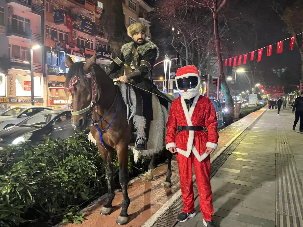 Atlı Oto Tamircisi Yılbaşı Kutlaması Yaptı