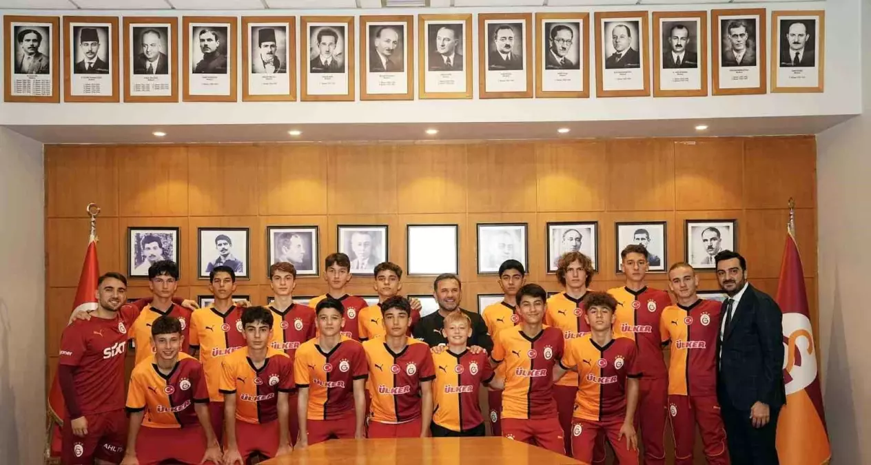 Galatasaray 16 Genç Yıldızla Sözleşme İmzaladı