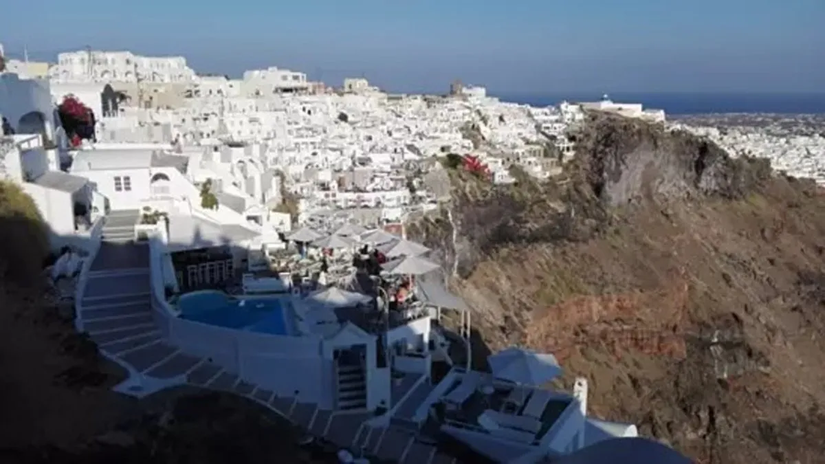 Santorini’de OHAL ilan edildi! Adada büyük panik: Binlerce kişi bölgeyi terk ediyor