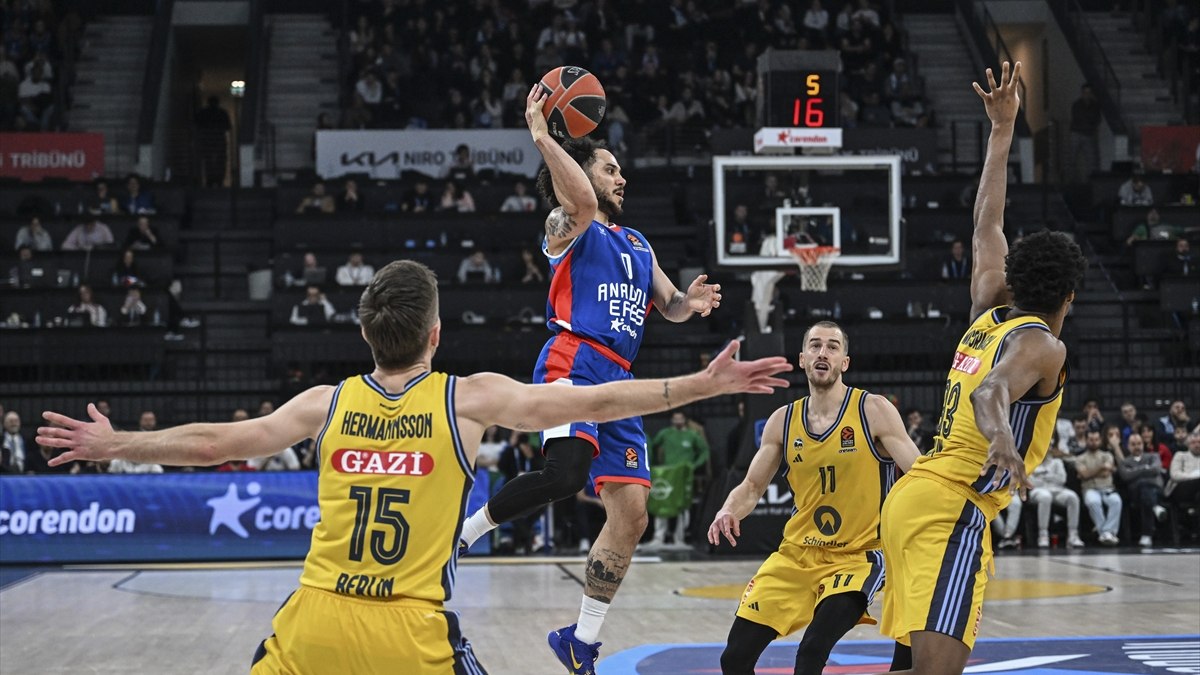Anadolu Efes, Alba Berlin’i 25 sayı farkla yendi