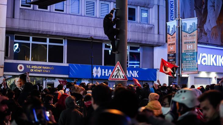 Ankara’da izinsiz gösteriye müdahale eden 2 polis yaralandı