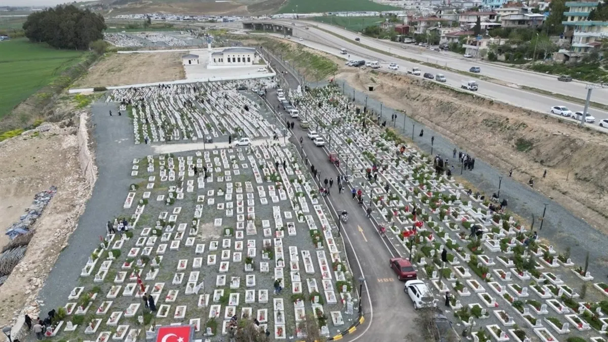Hatay Deprem Şehitliği’nde buruk bayram